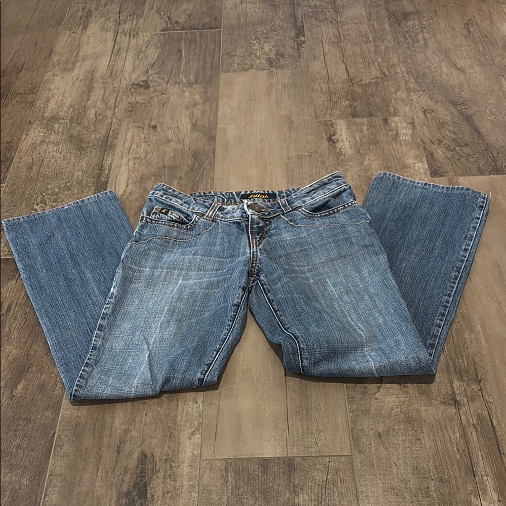 Blue Straight Leg Jeans with Classic Denim Style